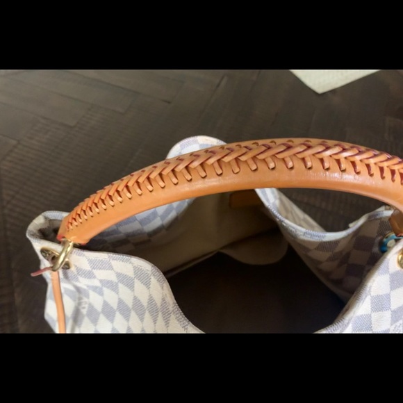 Louis Vuitton Purse - Picture 8 of 9